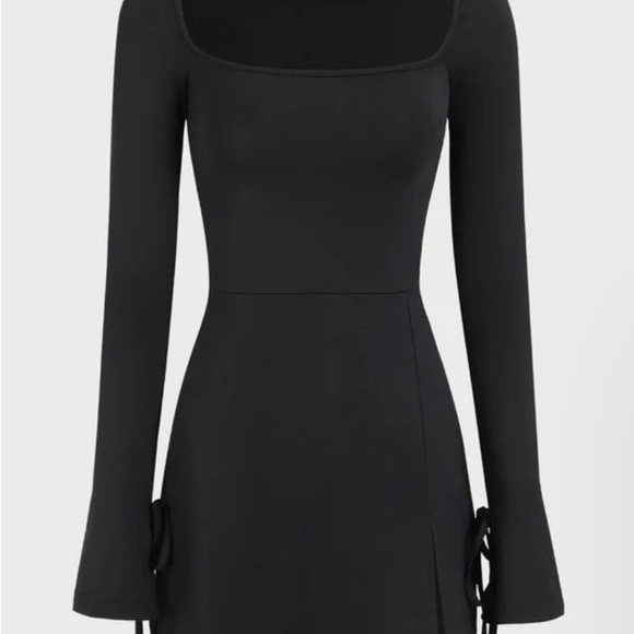 NWT Black Square Neck Long Sleeve Mini Dress
In original packaging - Picture 3 of 3